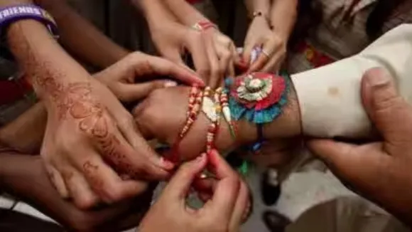 raksha bandhan 2023 | raksha bandhan shubh muhurat puja | raksha bandhan 2023 bhadrakal time |  Brother and Sister festival | how to sister tie rakhi to brother (Express Photo)