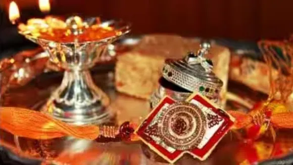 raksha bandhan 2023 | raksha bandhan shubh muhurat puja | raksha bandhan 2023 bhadrakal time |  Brother and Sister festival | how to sister tie rakhi to brother (Express Photo)