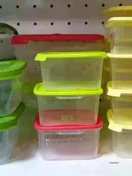 Health Tips : plastic container (unsplash)