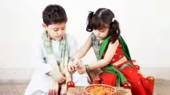 raksha bandhan 2023 | raksha bandhan shubh muhurat puja | raksha bandhan 2023 bhadrakal time |  Brother and Sister festival | how to sister tie rakhi to brother (Express Photo)