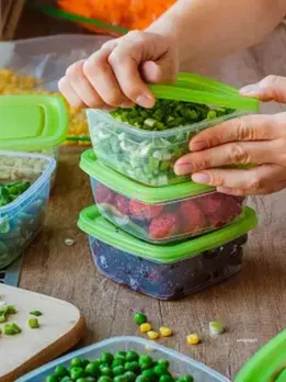 Health Tips : plastic container (unsplash)