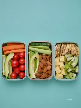 Health Tips : plastic container (unsplash)
