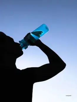 Dengue Cases: stay hydrated (unsplash)