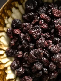 Benefits Of Raisin Water Raisin, Kishmish benefits for hair and skin