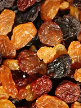 Benefits Of Raisin Water Raisin, Kishmish benefits for hair and skin