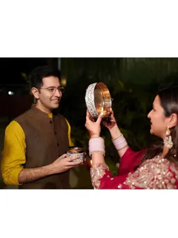 karwa chauth 2023| Karwa Chauth 2023 Bollywood Celebrities Photos| Bollywood Celebrites| Kiara Advani| Katrina Kaif| parineeti chopra