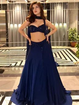 Esha Gupta| Esha Gupta latest Photo| Esha Gupta Hot Photo| Esha Gupta Instagram