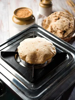 Making Roti Directly on Gas Burner Cause Cancer health tips gujarati news