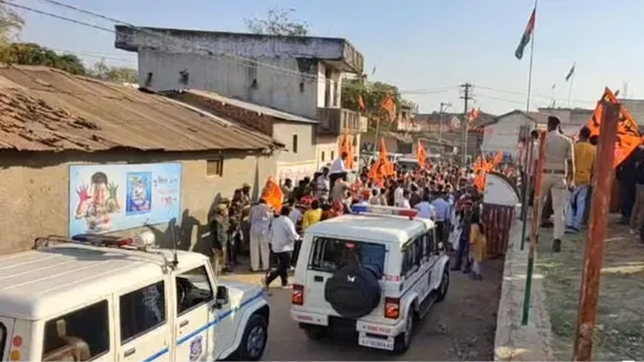 Vadodara Stones pelted