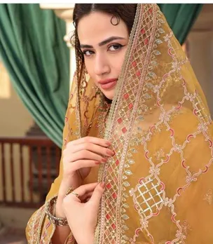 who is Shoaib Malik wife Sana Javed