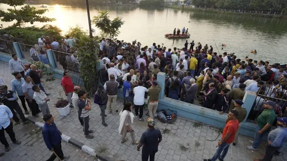 Vadodara tragedy news | vadodara Harni lake tragedy | vadodara Harni lake Boat tragedy | Boat Accident, Harani Lake | vadodara Harni motnath Lake tragedy | ndrf 
