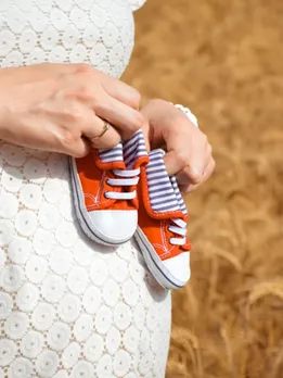 Water Birth Delivery Benefits Disadvantages Photos Health Tips Gujarati News