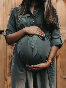 Water Birth Delivery Benefits Disadvantages Photos Health Tips Gujarati News