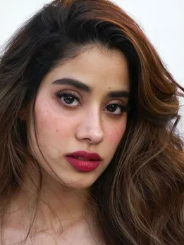 Valentine day janhvi kapoor look photos fashion tips gujarati news