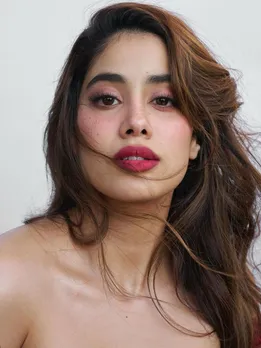 Valentine day janhvi kapoor look photos fashion tips gujarati news