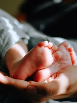 Water Birth Delivery Benefits Disadvantages Photos Health Tips Gujarati News