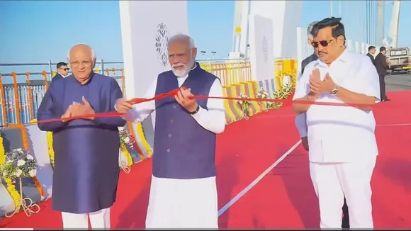 pm narendra modi | pm narendra modi dwarka | pm modi sudarshan setu dwarka | sudarshan setu dwarka | sudarshan setu | dwarka pm narendra modi visit dwarka | dwarkadhish temple | pm modi dwarkadhish temple | bet dwarka |  sudarshan setu bet dwarka | pm modi scuba diving | scuba diving
