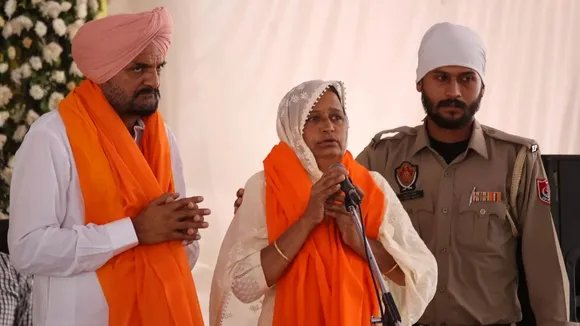 સિદ્ધુ મુસેવાલાના ઘરે નવા મહેમાનનું આગમન, માતા ચરણ કૌરે પુત્રને જન્મ આપ્યો, પિતાએ બાળકની પહેલી ઝલક શેર કરી