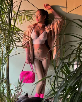 Poonam Pandey Photos passed away death cause celebrity updates gujarati news