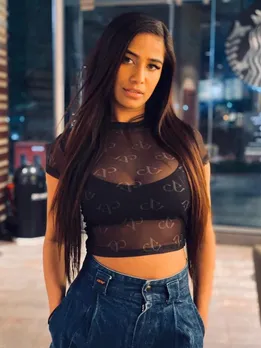 Poonam Pandey Photos passed away death cause celebrity updates gujarati news