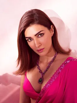 kriti sanon pink sari look instagram photos