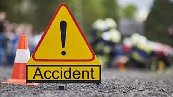 Vadodara car trailer Accident five died