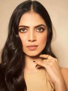 Malavika Mohanan | Malavika Mohanan Photo | Malavika Mohanan Age | Malavika Mohanan Relatinoships