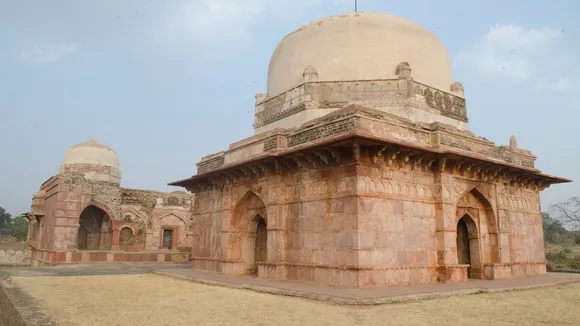 Mandu Fort | Mandu Fort History | Rani Rupmati Mahal | Famous Tourist Places In Madhya Pradesh | Hill Station In Madhya Pradesh | Mandavgarh Fort
