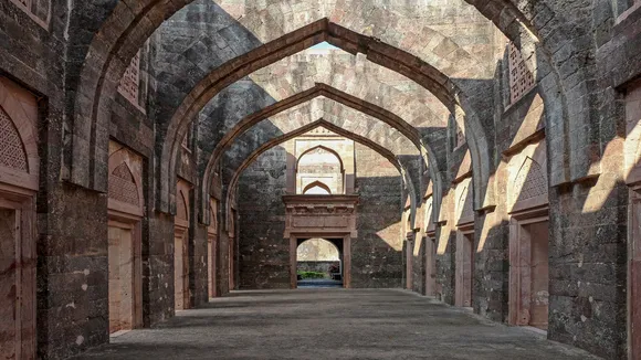 Mandu Fort | Mandu Fort History | Rani Rupmati Mahal | Famous Tourist Places In Madhya Pradesh | Hill Station In Madhya Pradesh | Mandavgarh Fort