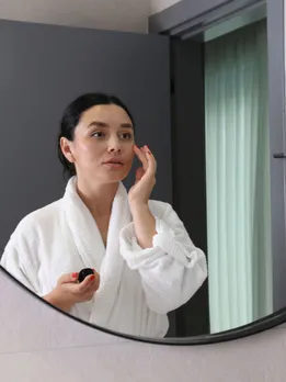 Skin Care Tips : શું ચહેરાની કરચલીઓની સમસ્યા દૂર કરવા ગોળનો ઉપયોગ કરી શકાય? જાણો