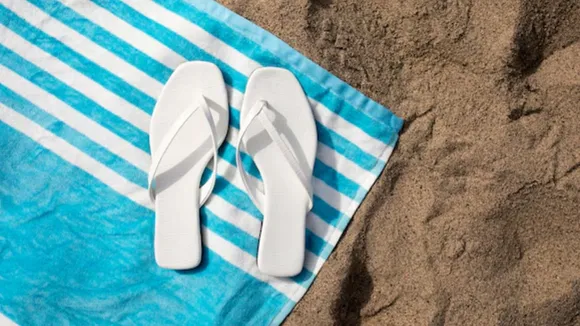 Beach footwear to carry for trip