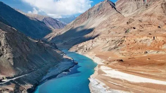 best tourist place in india for June july | ladakh jammu kashmir | shimla himachal pradesh | mount abu rajasthan | munnar kerala | Darjeeling, West Bengal | best hill stations in india | best hill stations in Gujarat | famous summer vacation spots