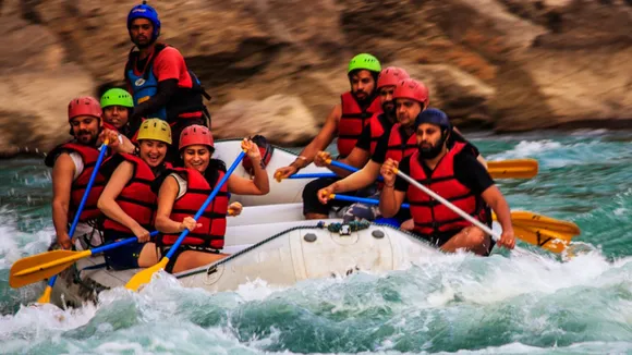 top 7 adventure tourist places in india | adventure tourist places in india | Bir Billing | Rishikesh | Ladakh | Manali | Gulmarg | Auli | Har Ki Doon Valley | famous tourist places in India