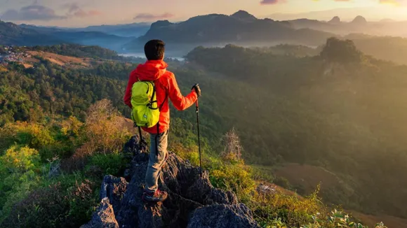 top 7 adventure tourist places in india | adventure tourist places in india | Bir Billing | Rishikesh | Ladakh | Manali | Gulmarg | Auli | Har Ki Doon Valley | famous tourist places in India