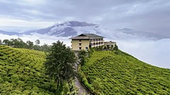 Summer Vacation Best Travel Places | Summer Vacation Best Places News Gujarati | Summer Vacation | Kovalam Beach | Ranikhet | Khurg | Sikkim 