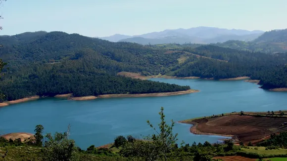 Summer Vacation Best Travel Places | Summer Vacation Best Places News Gujarati | Summer Vacation | Kovalam Beach | Ranikhet | Khurg | Sikkim