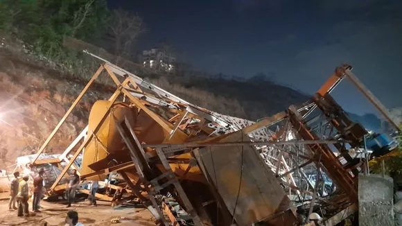 mumbai rain, mumbai thunderstorm, tower-collapses