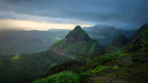 top 5 monsoon tourist places in india | top 5 tourist places monsoon | Monsson Tout plan | Mahabaleshwar | Amboli | Lavasa | Lonavala | Panchgani