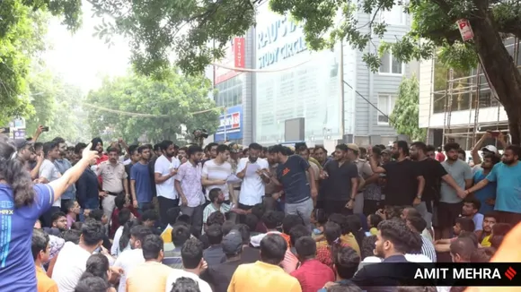 Students protesting coaching centrer, Students protesting