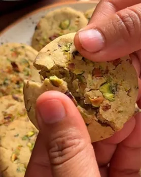 Jowar Pista Cookies In Gujarati