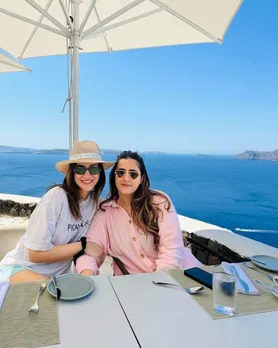 Kriti Sanon With Sister photos