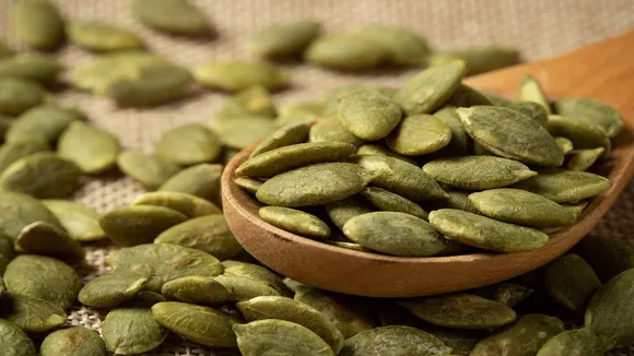 pumpkin seeds benefits | pumpkin seeds | pumpkin seeds nutrition | kaddu ke beej ke fayde | kola na bij na Fayda | how to consume pumpkin seeds | raw pumpkin seeds consume