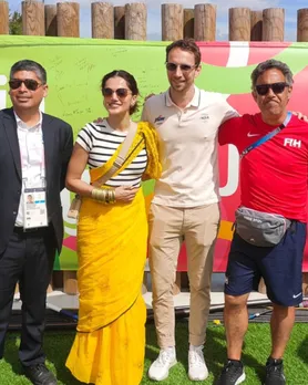 Taapsee Pannu With Hocky Team