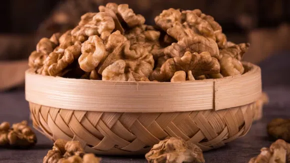 walnuts | અખરોટ | health benefits of walnuts | walnuts benefits for heart patient | how much walnuts eat per day | walnuts nutrition | walnuts price | dryfruit | health tips,