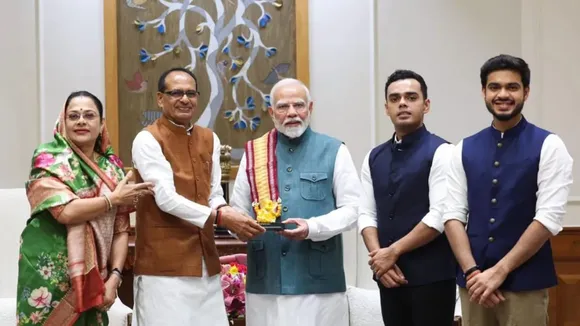 pm modi with Shivraj Singh Chauhan family