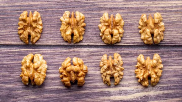 walnuts | અખરોટ | health benefits of walnuts | walnuts benefits for heart patient | how much walnuts eat per day | walnuts nutrition | walnuts price | dryfruit | health tips,