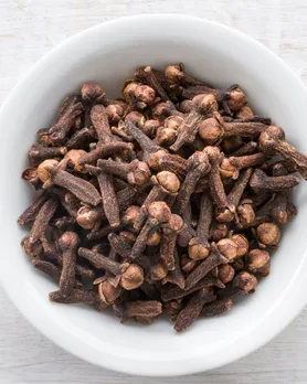 clove for hair growth