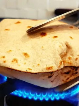 Roti | Chapati | Roti Making Tips | Chapati Making Tips | Risk Of Rati Bake On gas flame | Roti On gas flame | Health Tips