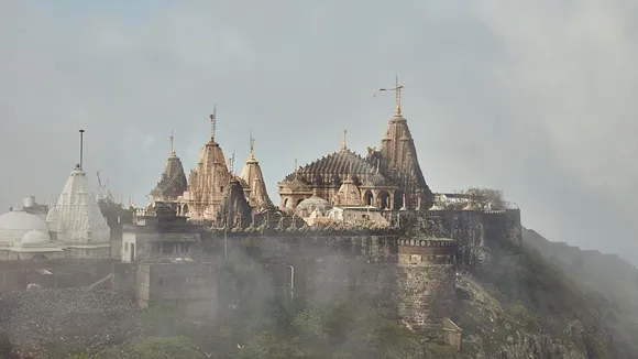 palitana | shatrunjaya hill | palitana shatrunjaya hill history | shatrunjaya hill height | palitana jain temple darshan | famous places visit in palitana | famous places visit in Bhavnagar | famous jain derasar in Gujarat