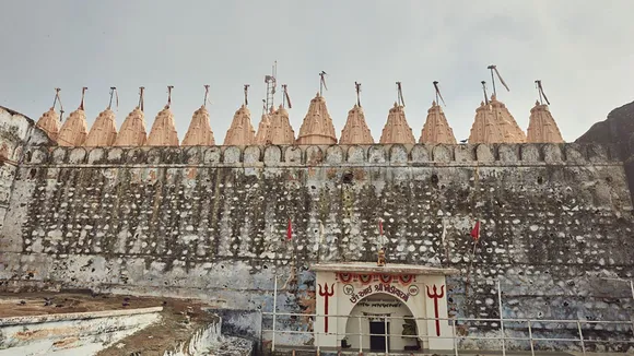 palitana | shatrunjaya hill | palitana shatrunjaya hill history | shatrunjaya hill height | palitana jain temple darshan | famous places visit in palitana | famous places visit in Bhavnagar | famous jain derasar in Gujarat